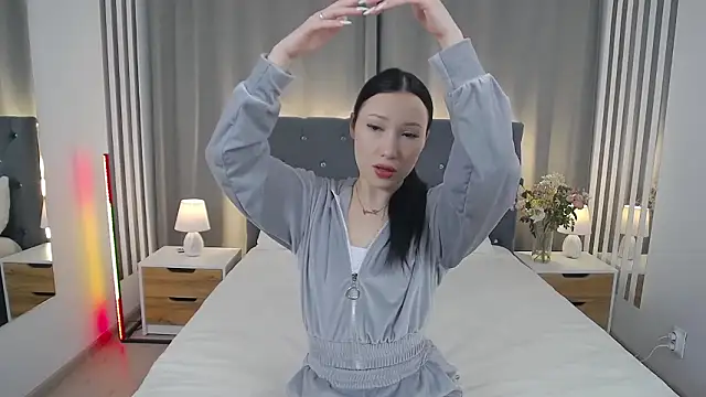 VikkyVonn online show from 02-19-26, 12:24