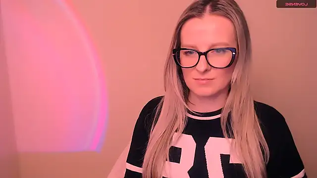 Snapshot of AnnePeach chatting on 02-16-26, 05:33 AnnePeach online show from 02-16-26, 05:33