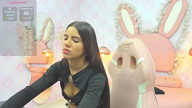 Snapshot of Isabellaa_Rosee chatting on 04-25-26, 07:11 Isabellaa Rosee online show from 04-25-26, 07:11