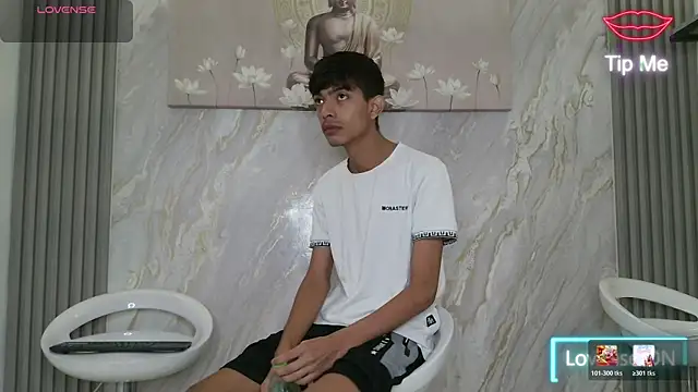 Snapshot of KITTY_BOSH chatting on 04-16-26, 01:23 KITTY BOSH online show from 04-16-26, 01:23