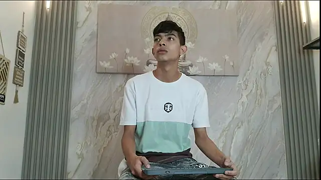 Snapshot of KITTY_BOSH chatting on 04-12-26, 01:14 KITTY BOSH online show from 04-12-26, 01:14