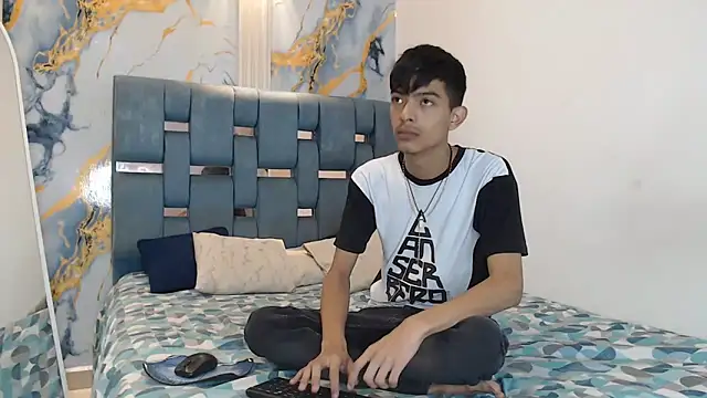 Snapshot of KITTY_BOSH chatting on 04-08-26, 01:12 KITTY BOSH online show from 04-08-26, 01:12