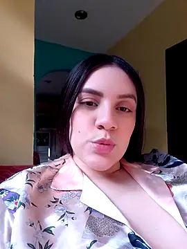 Snapshot of Rosellaa chatting on 05-27-26, 08:27 Rosellaa online show from 05-27-26, 08:27
