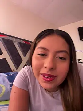 Snapshot of Emiily_joee_ chatting on 06-14-26, 03:24 Emiily joee online show from 06-14-26, 03:24
