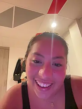 Snapshot of Emiily_joee_ chatting on 06-27-26, 02:17 Emiily joee online show from 06-27-26, 02:17