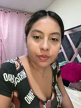 Snapshot of Emiily_joee_ chatting on 06-10-26, 01:51 Emiily joee online show from 06-10-26, 01:51
