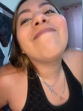 Snapshot of Emiily_joee_ chatting on 05-16-26, 01:26 Emiily joee online show from 05-16-26, 01:26