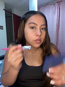 Snapshot of Emiily_joee_ chatting on 06-26-26, 03:23 Emiily joee online show from 06-26-26, 03:23