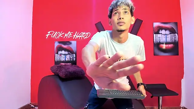 Snapshot of YOUNG_BOYS_HELL chatting on 02-14-26, 07:25 YOUNG BOYS HELL online show from 02-14-26, 07:25