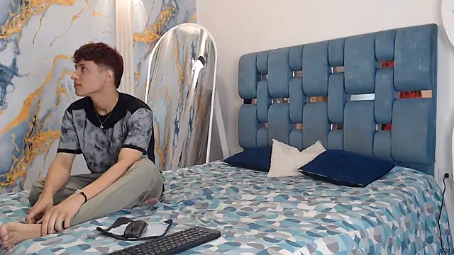 YOUNG BOYS HELL online show from 06-17-26, 01:49