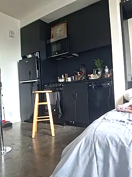 Cinnamonbunn online show from 04-13-26, 08:35