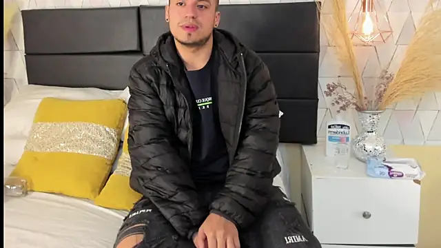 Snapshot of AronGarcia chatting on 02-28-26, 12:05 AronGarcia online show from 02-28-26, 12:05