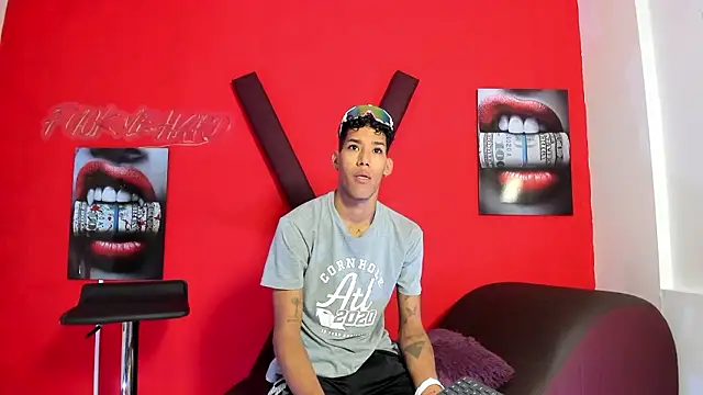 GREEN BOYS online show from 03-12-26, 07:23