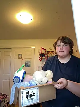 Snapshot of plushietoy chatting on 02-15-26, 08:19 plushietoy online show from 02-15-26, 08:19