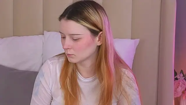 AlyssFrost online show from 06-19-26, 03:56