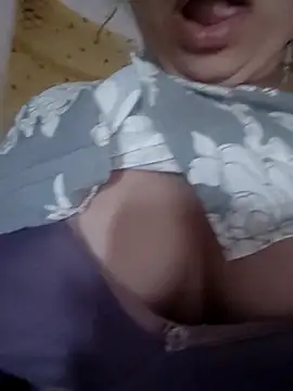 Snapshot of taniya0 chatting on 05-04-26, 01:42 taniya0 online show from 05-04-26, 01:42