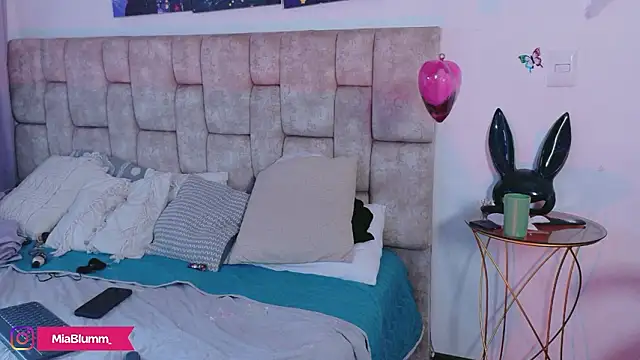 MiiaBlumm  online show from 03-25-26, 07:46