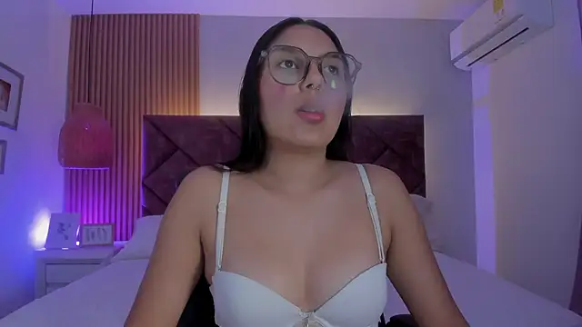 Snapshot of Miss_Lexy_ chatting on 04-21-26, 08:04 Miss Lexy online show from 04-21-26, 08:04