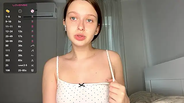 Snapshot of LoryMusetti chatting on 06-08-26, 03:12 LoryMusetti online show from 06-08-26, 03:12