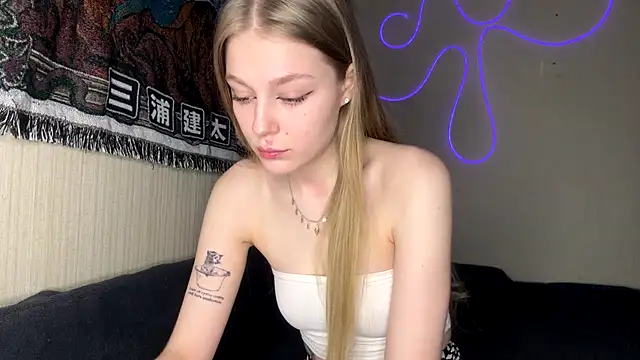 CassandraMur online show from 02-24-26, 05:14