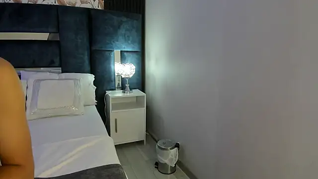 PerlaRogerss  online show from 04-06-26, 11:33