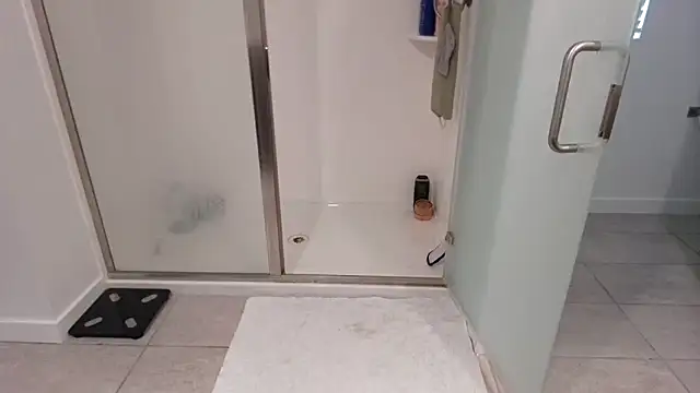 ValeValdez18 online show from 02-18-26, 06:48