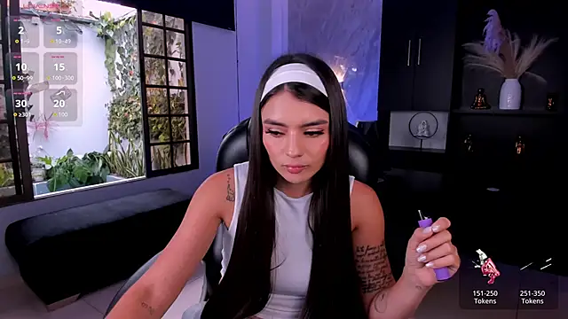 JulietteMoreau online show from 06-29-26, 07:02