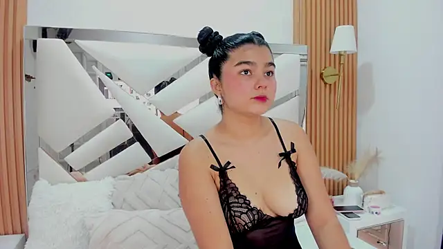 Snapshot of _Curly_Beauty chatting on 02-27-26, 02:39 Curly Beauty online show from 02-27-26, 02:39