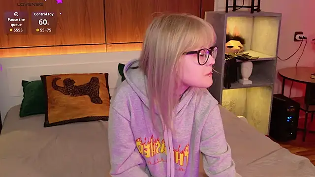 MoliQin online show from 04-09-26, 07:25