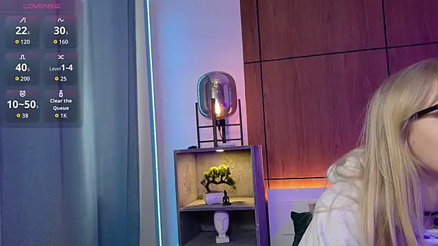 MoliQin online show from 03-28-26, 07:53