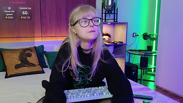 MoliQin online show from 04-02-26, 07:04