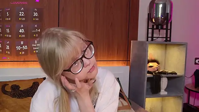 MoliQin online show from 04-14-26, 07:46