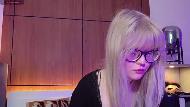 MoliQin online show from 04-12-26, 07:44