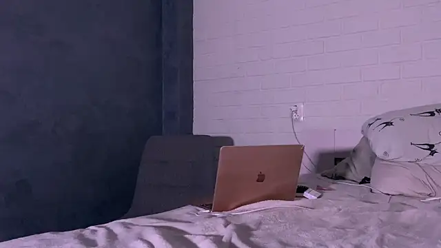 missmiroslava online show from 04-13-26, 01:15