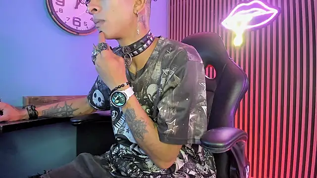 Snapshot of Maximoking26 chatting on 02-23-26, 04:36 Maximoking26 online show from 02-23-26, 04:36