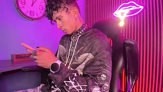 Snapshot of Maximoking26 chatting on 03-02-26, 03:51 Maximoking26 online show from 03-02-26, 03:51