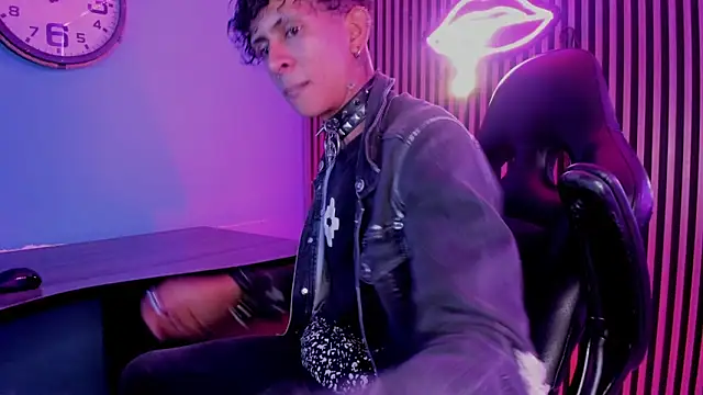 Snapshot of Maximoking26 chatting on 02-21-26, 04:36 Maximoking26 online show from 02-21-26, 04:36