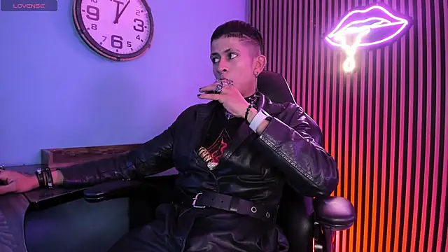 Snapshot of Maximoking26 chatting on 02-25-26, 04:23 Maximoking26 online show from 02-25-26, 04:23