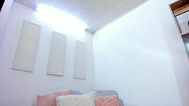 Snapshot of Tylla__ chatting on 02-28-26, 05:07 Tylla online show from 02-28-26, 05:07