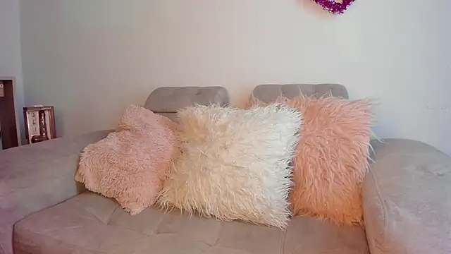 Snapshot of Tylla__ chatting on 02-24-26, 05:08 Tylla online show from 02-24-26, 05:08