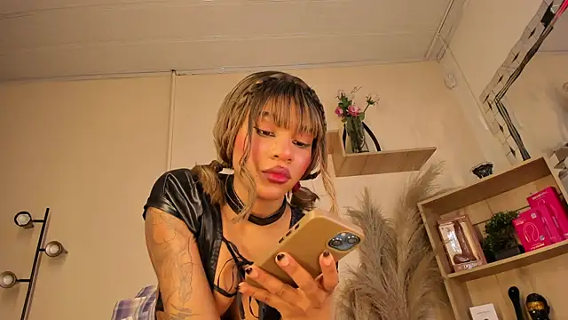 Tylla   online show from 04-01-26, 04:58