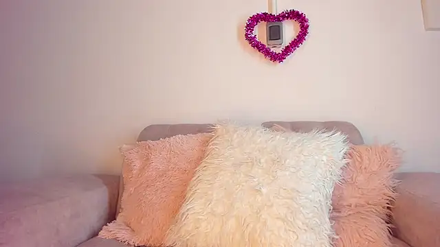 Snapshot of Tylla__ chatting on 02-25-26, 05:07 Tylla online show from 02-25-26, 05:07