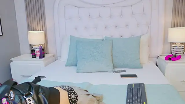 AntonellaEscudero online show from 03-06-26, 08:37