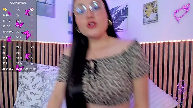 Lyra Noire online show from 04-22-26, 06:47