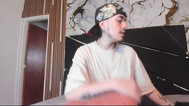 Couple In Heat online show from 04-04-26, 07:53