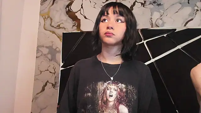 Couple In Heat online show from 04-17-26, 08:33