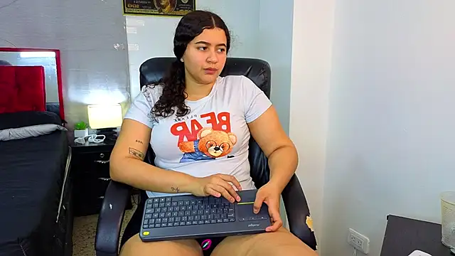 Snapshot of goodgirlxxl chatting on 06-25-26, 06:40 goodgirlxxl online show from 06-25-26, 06:40