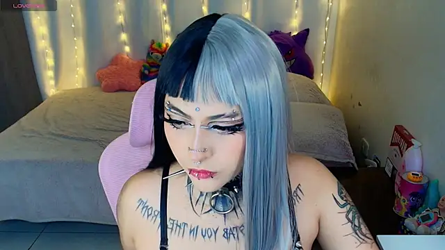 Snapshot of maliciaXpoison chatting on 05-29-26, 02:28 maliciaXpoison online show from 05-29-26, 02:28