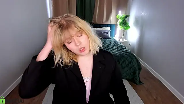 luna c0ra online show from 03-12-26, 09:35