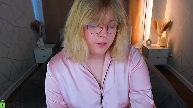 luna c0ra online show from 04-05-26, 01:12